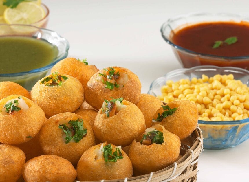 Pani puri panganan India yang hits di Indonesia.