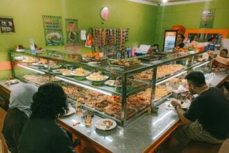 Warung Tegal memiliki keunikan tersendiri.