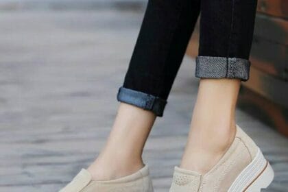 Wedges menjadi sepatu yang bisa dipilih untuk kenyamanan beraktivitas.