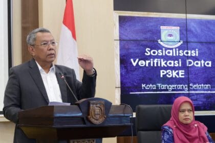 benyamin davnie dalam rapat sosialisasi verifikasi data p3ke kota tangsel