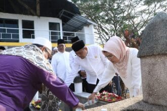 bupati serang tatu ziarah ke makam kh syamun