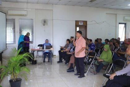 warga rapat soal pembangunan gor tanah tinggi tangerang