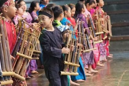 Hari angklung internasional. (Foto : CNN Indonesia)