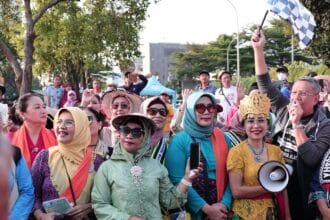 Benyamin Hadiri Parade Budaya Tangsel Berkebaya