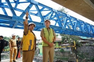 Inspeksi Proyek Jembatan Otista di Jalan Otto Iskandardinata
