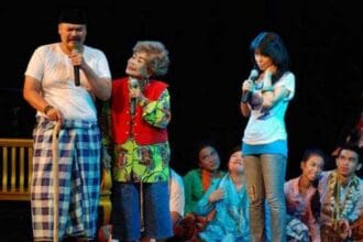 Lenong, tradisi seni teater Betawi. (Foto : Pinterest)