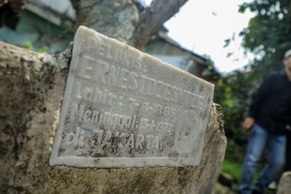 Napak Tilas Ernest Dzenzest