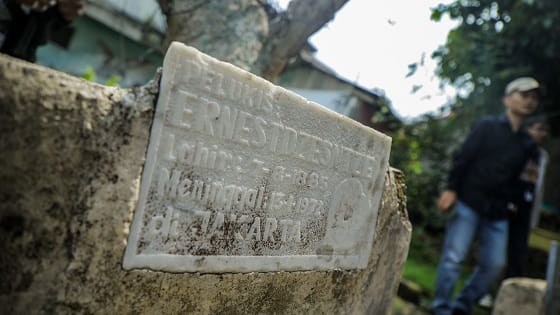 Napak Tilas Ernest Dzenzest