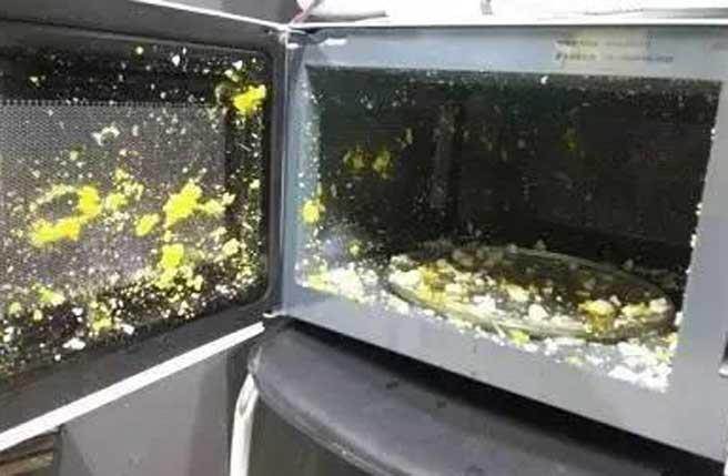 Telur meledak dalam oven. (Foto : Maria Claier HK)