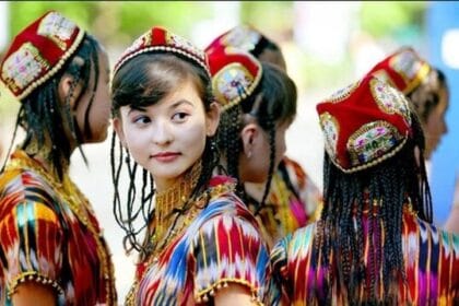 Uighur, suku minrotisa di China yang merupakan muslim. (Foto : Steemit)