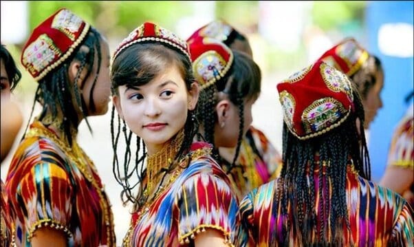 Uighur, suku minrotisa di China yang merupakan muslim. (Foto : Steemit)