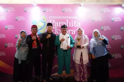 Anugerah Parahita Ekapraya APE Tahun 2023 kategori Utama dalam acara penganugerahan di Studio Grand Metro TV