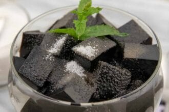 Cincau, agar-agar dari tumbuhan. (Foto : Tokopedia)