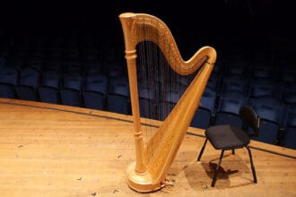 Harpa alat amusik petik yang identik dengan malaikat. (Foto : Dictio Community)