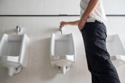 Kencing jongkok. (Foto : NU Online)