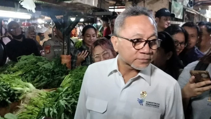 Mendag Zulkifli Hasan: Pemerintah Intensifkan Pemantauan dan Stabilisasi Harga Bapok Menjelang Nataru 1 Menteri Perdagangan Zulkifli Hasan Berkunjung ke Pasar Johar Baru