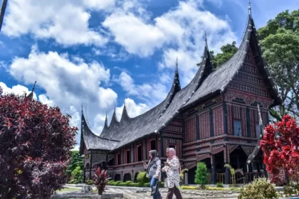 Musik MInang sampai saat ini disukai banyak orang. (Foto : Harian Haluan)