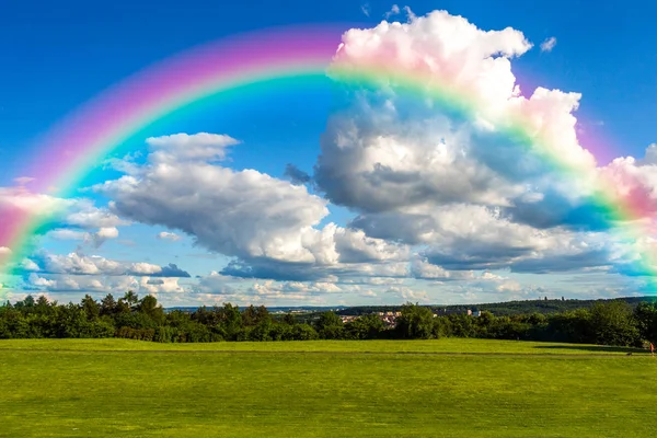 Apa warna pelangi? (Foto : Every Pixel)