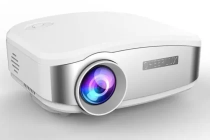 Proyektor, benda canggih punya banyak fungsi. (Foto : Pemasangan)