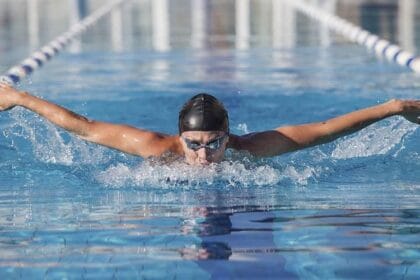 Renang menjadi olahraga yang banyak digemari segala usia dan kalangan. (Foto ; Sehatq)