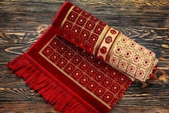 Sajadah, selembar kain untuk beribadah. (Foto : Kurma Arafah)