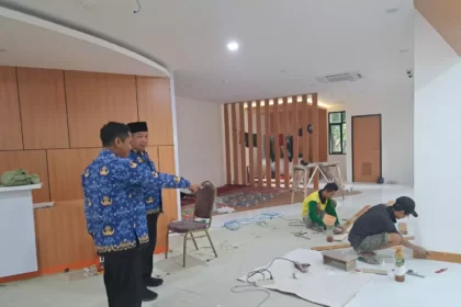 Suryana Yusuf Sedang Memonitoring MPP di Gedung Dibaleka Kota Depok