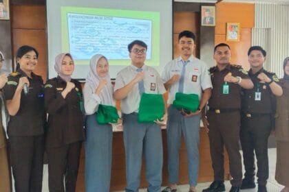 Jaksa Masuk Sekolah