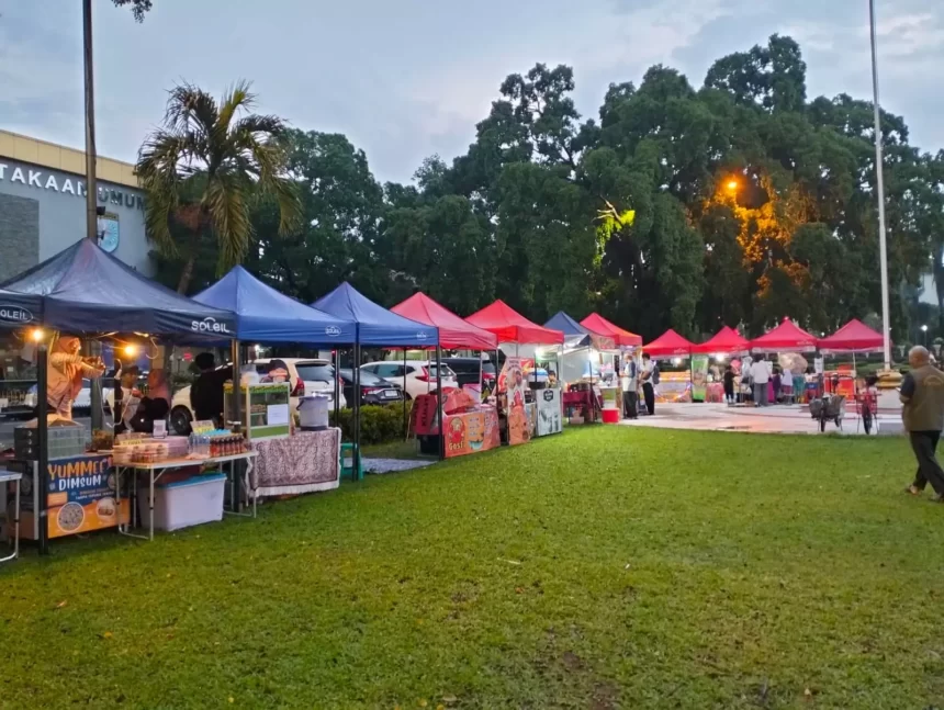 Bazar UMKM di acara Depok Taun Baruan di Depok Open Space DOS depan Balai Kota Depok