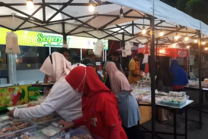 Bazzar Kusuka besutan Wirausaha WUB Kukusan di RT 05 RW 02 Jalan KHM Usman