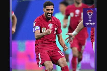 Kapten Timnas Qatar Hassan Al Haydos merayakan gol ke gawang China di laga Grup A Piala Asia 2023