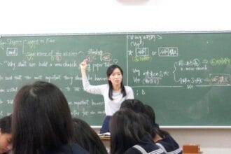 Kapur dan Papan Tulis. (Foto : Quora)