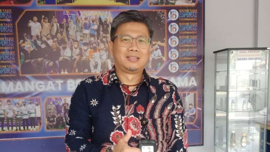 Mengembangkan Keuangan: Kapan Saat yang Tepat untuk Berinvestasi? 1 Kepala Kantor BEI Jawa Barat Achmad Dirgantara