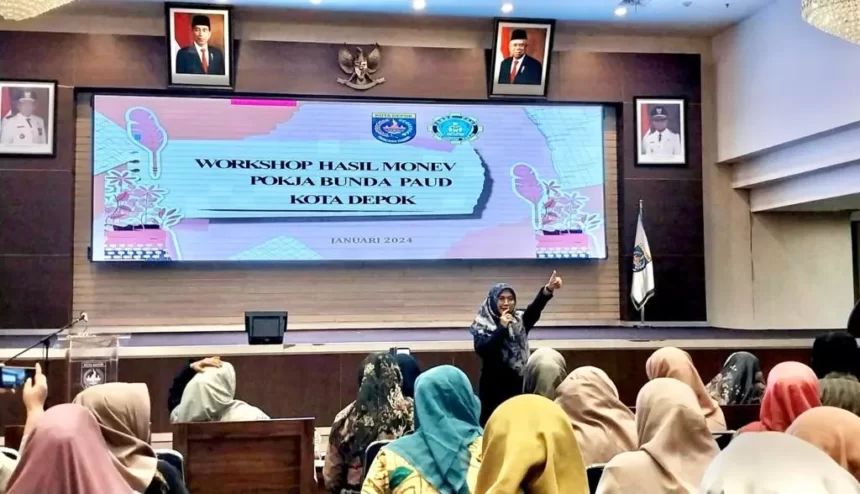 Ketua Kelompok Kerja Pokja Bunda PAUD Kota Depok Etty Maryati Salim saat memberikan paparan dalam kegiatan Workshop Hasil Monev Pokja Bunda PAUD Kota Depok