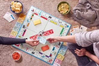 Monopoli salah satu permainan papan yang terkenal di dunia. (Foto : Blibli).