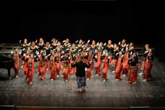 Paduan suara dalam satu harmoni. (Foto : ITB)