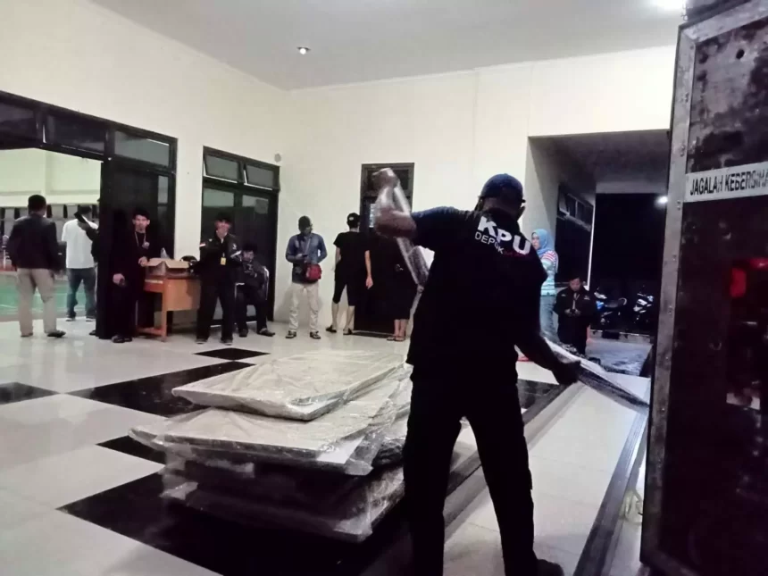 Proses pasokan logistik untuk penyelenggaraan Pemilu 2024 di wilayah Kecamatan Sukmajaya