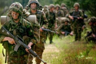 Tentara memakai baju loreng. (Foto : Tribun Style)