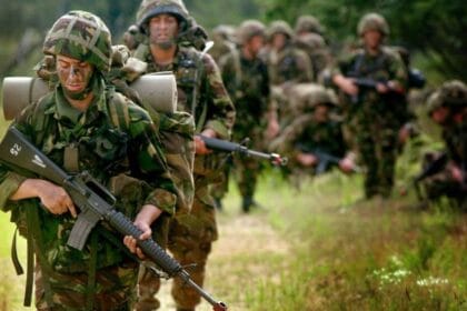 Tentara memakai baju loreng. (Foto : Tribun Style)