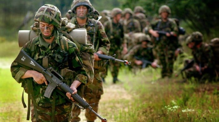 Tentara memakai baju loreng. (Foto : Tribun Style)