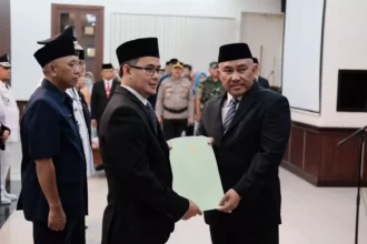 Utang Wardaya usai dilantik menjadi Kadiskarpus oleh Wali Kota Depok