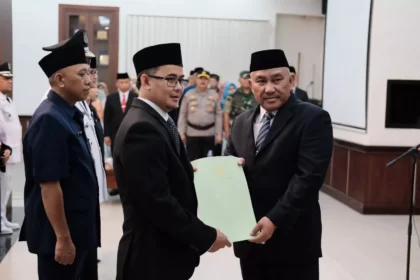 Utang Wardaya usai dilantik menjadi Kadiskarpus oleh Wali Kota Depok