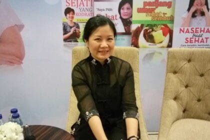 Webinar Kesehatan yang Menghadirkan Narsum Dokter dan Ahli Gizi Masyarakat Tan Shot Yen