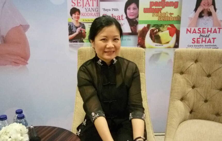 Webinar Kesehatan yang Menghadirkan Narsum Dokter dan Ahli Gizi Masyarakat Tan Shot Yen