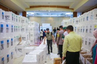 Bima Arya Meninjau Gudang Logistik KPU di GOW Jalan Jenderal Sudirman. Kota Bogor