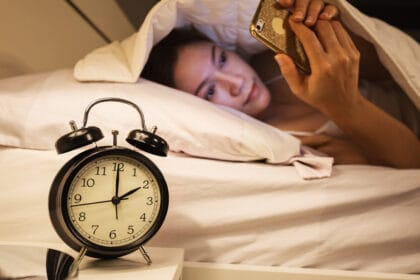 Begadang (Foto : Klik Dokter)