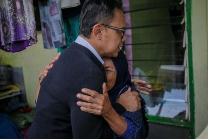 Bima Arya Kunjungi Rumah Korban Longsor di Bogor