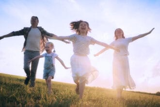 Hari Kebahagiaan Internasional (Foto : Times Indonesia)