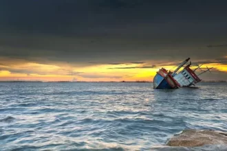 Kapal Terbalik