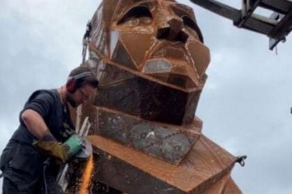 Patung hijab pertama di dunia (Foto : iNews)