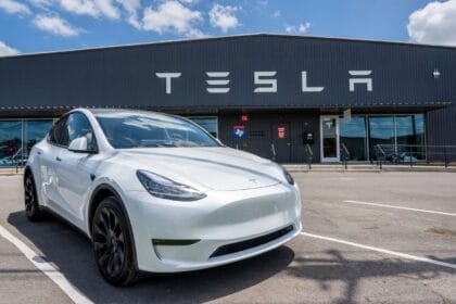 Harga Jual Tesla Turun